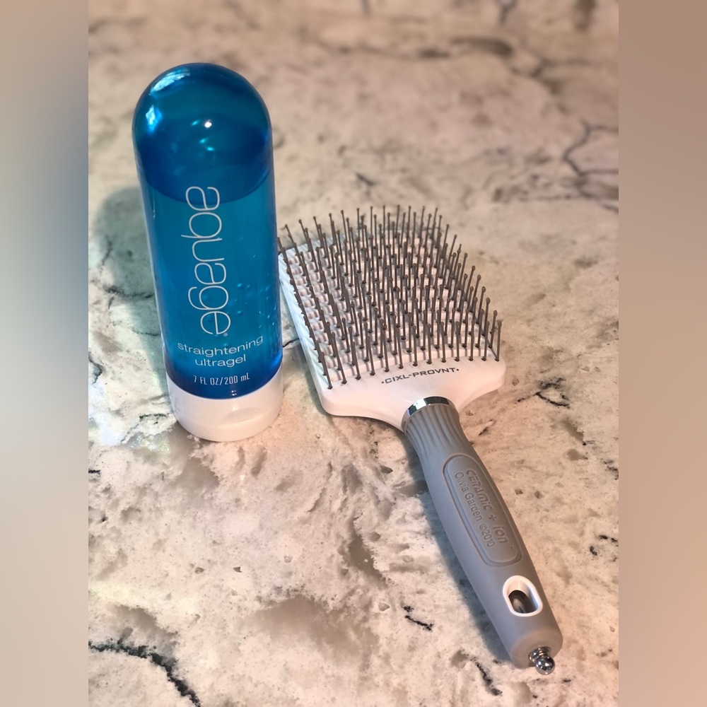Olivia Garden hairbrush with Aquage gel